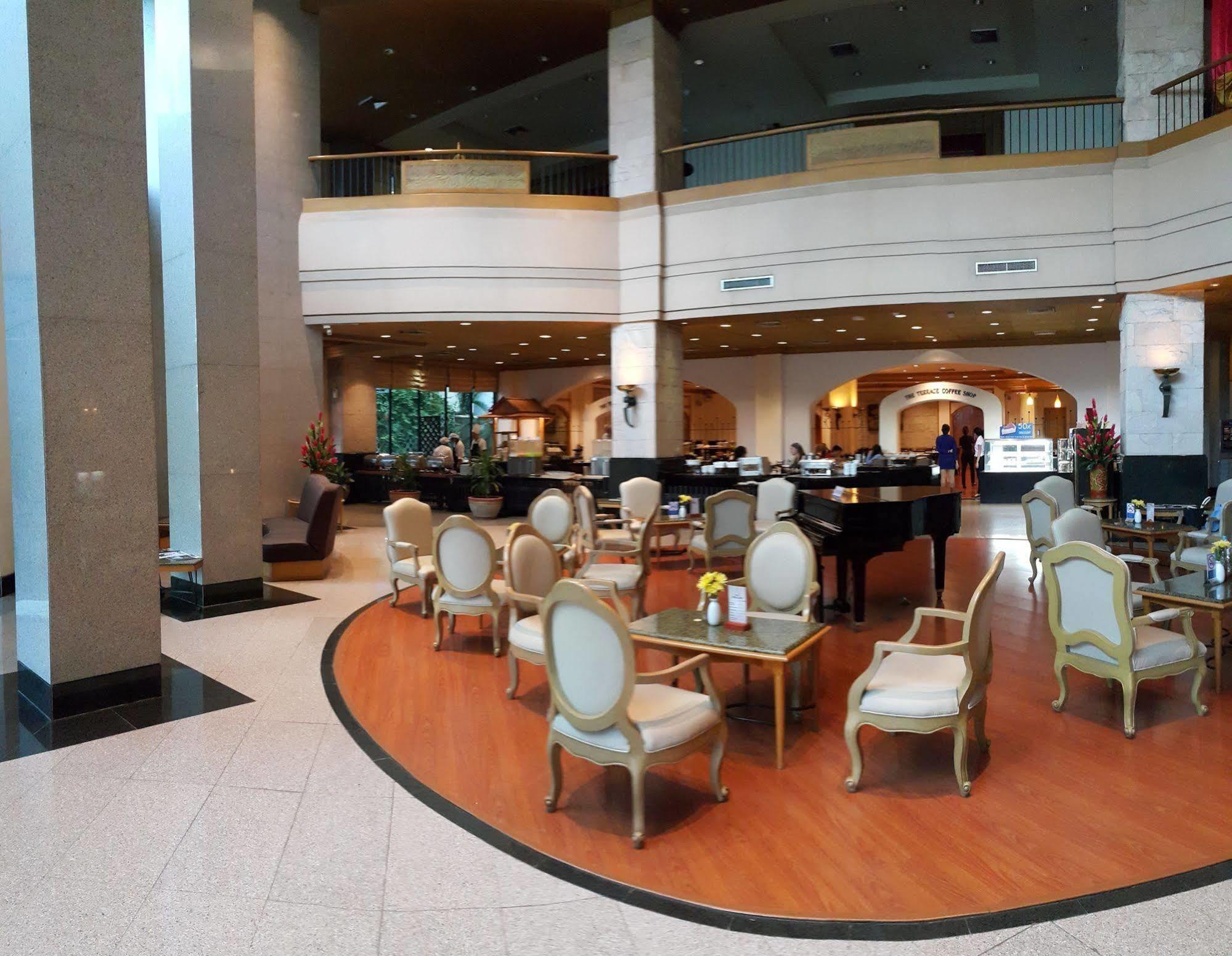 Chon Inter Hotel Chonburi Exteriör bild