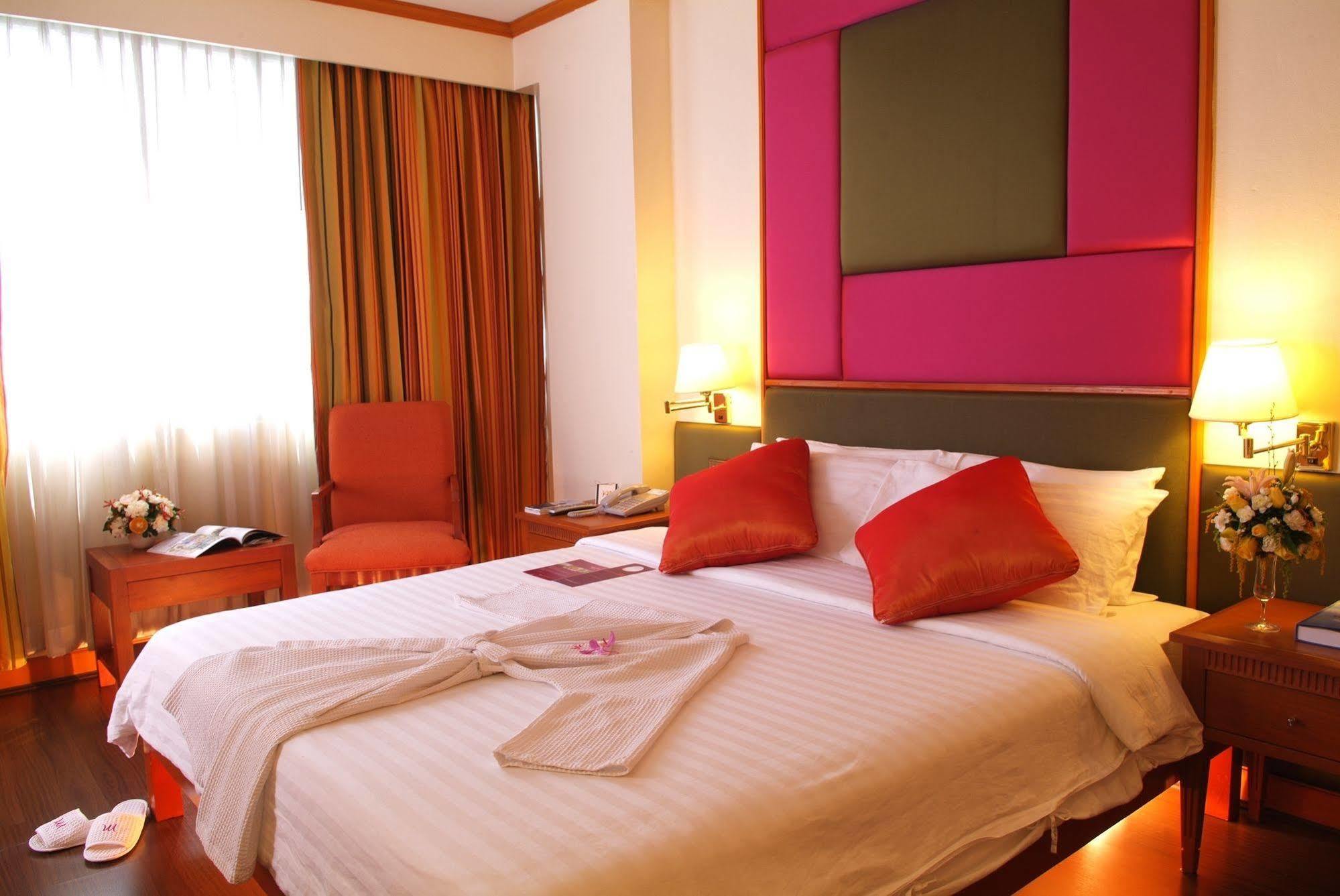 Chon Inter Hotel Chonburi Rum bild
