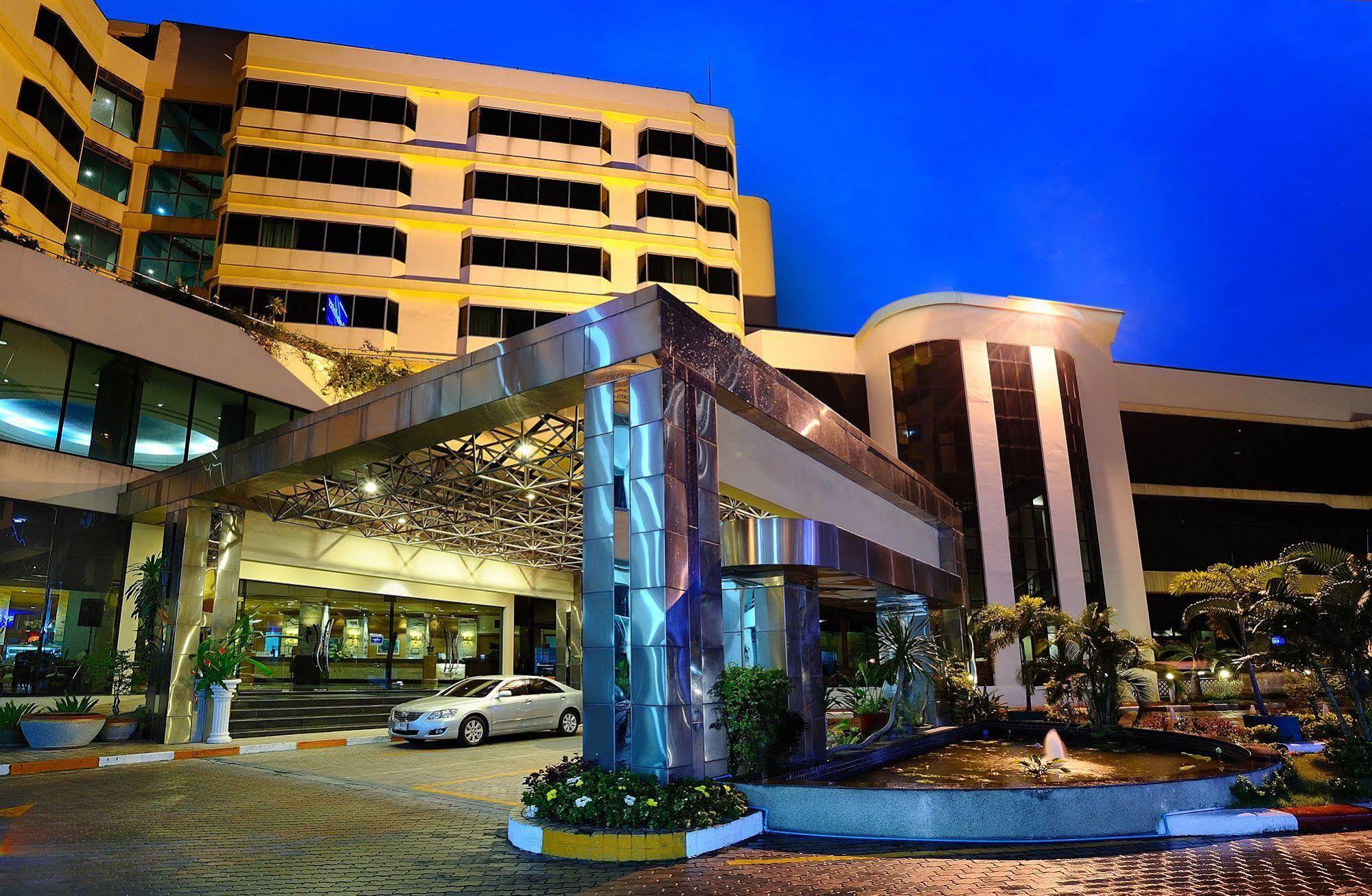 Chon Inter Hotel Chonburi Exteriör bild