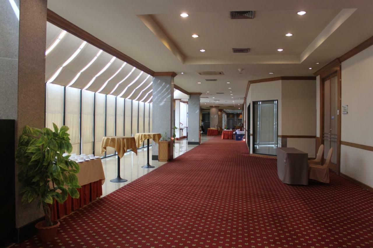 Chon Inter Hotel Chonburi Exteriör bild